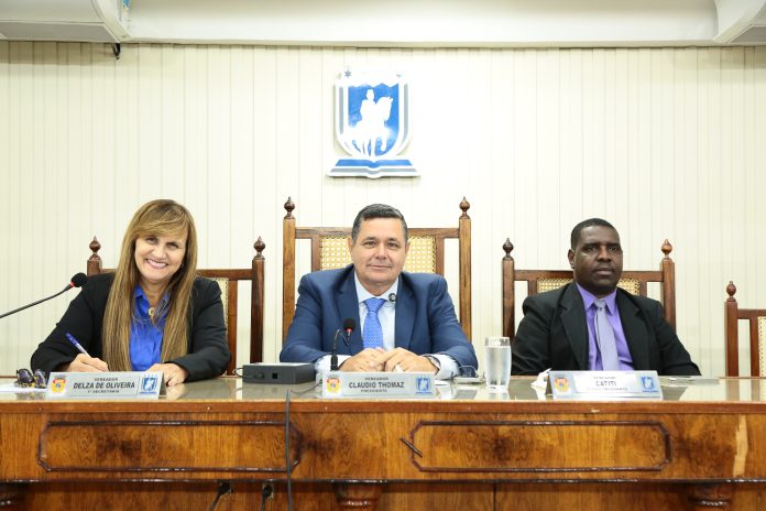 Mesa Diretora da sessão plenária 17 04