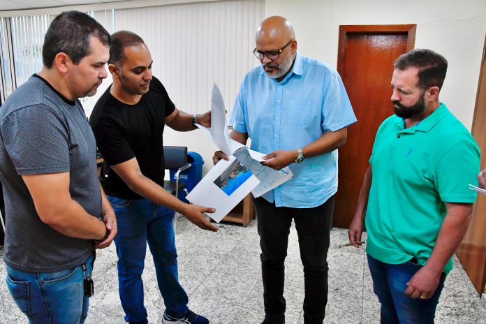 2 - MARCELO CANELLA COM REPRESENTANTES DOS COMERCANTES