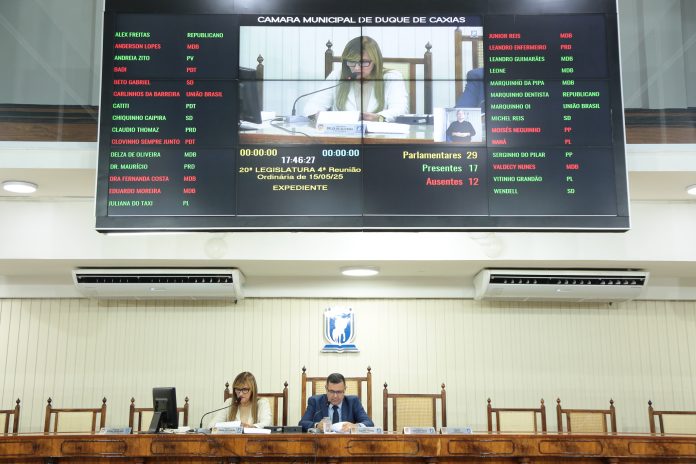 Mesa Diretora da sessão plenária de 15 05