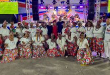 Inocentes de Belford Roxo festeja aniversário coroando a rainha de bateria